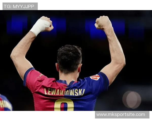 莱万感慨黄老板新专辑印在国家德比球衣上意义非凡