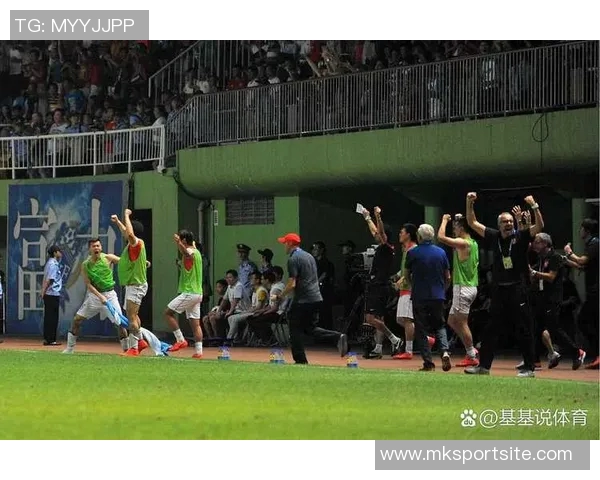 乌度卡称赞戴维森在场上决策能力期待他在球队的表现