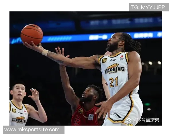 布朗坚守赛场信念：为胜利而战即使带伤也不退缩